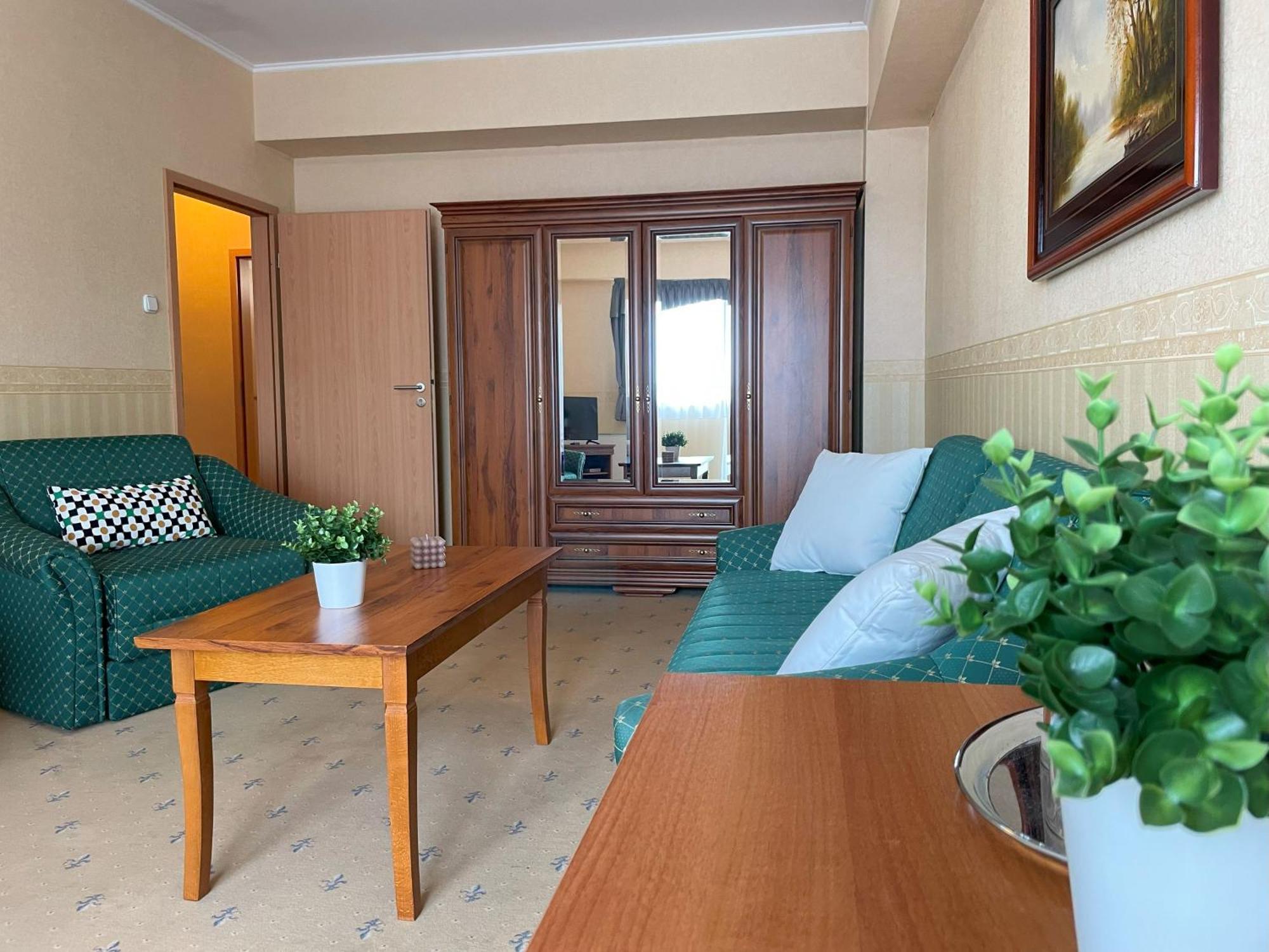 נג'קניז'ה Koenig Hotel מראה חיצוני תמונה