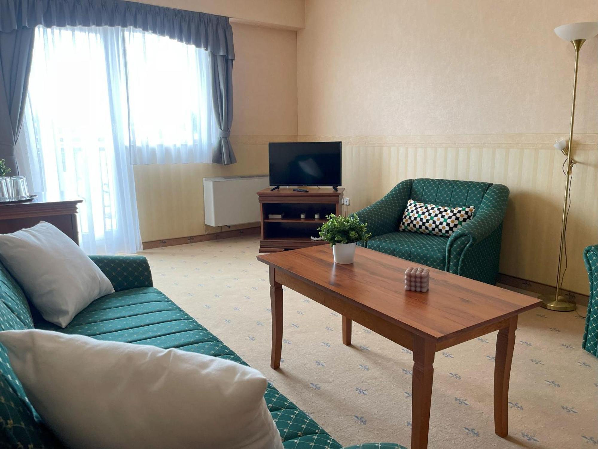 נג'קניז'ה Koenig Hotel מראה חיצוני תמונה