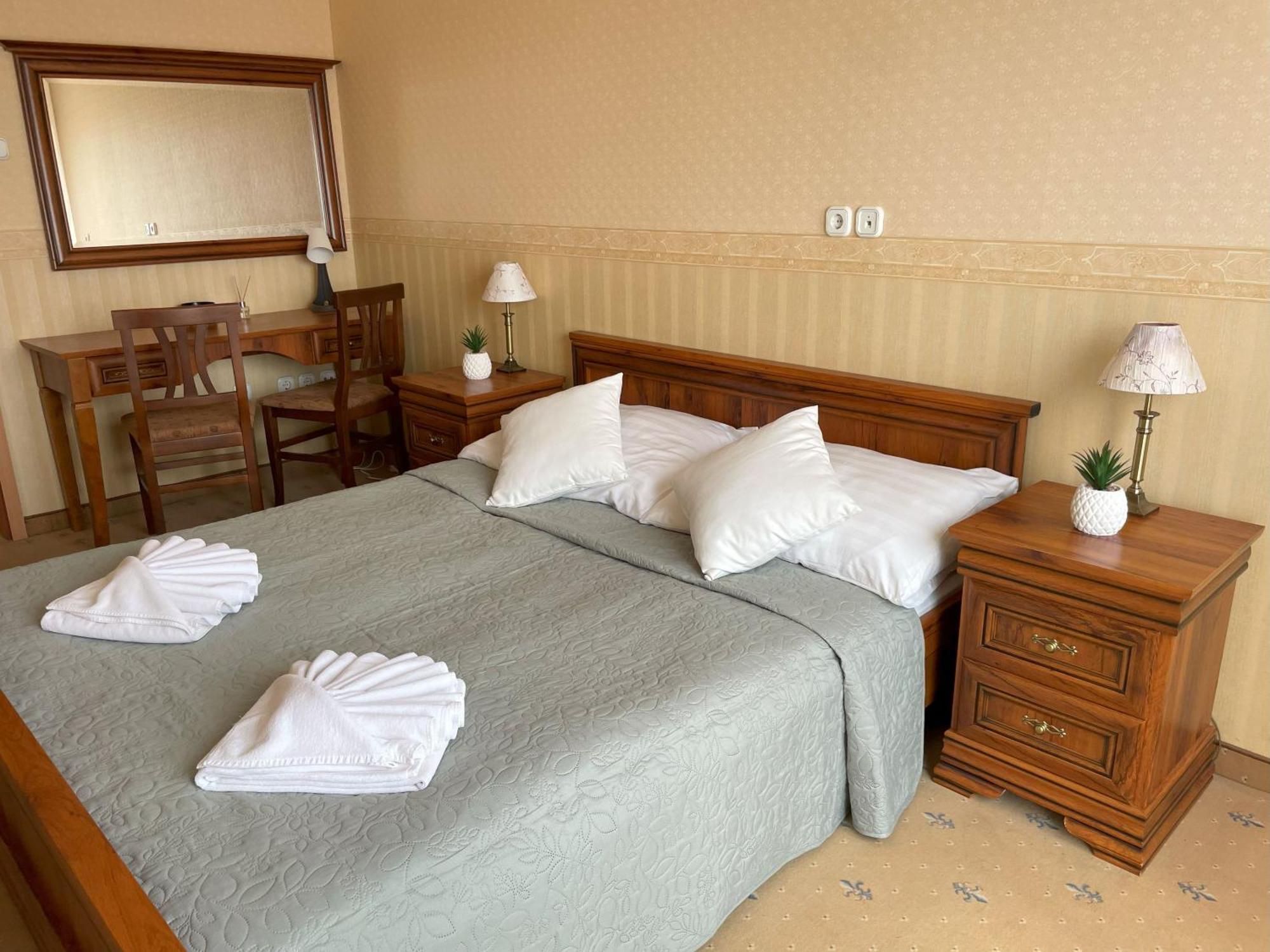 נג'קניז'ה Koenig Hotel מראה חיצוני תמונה