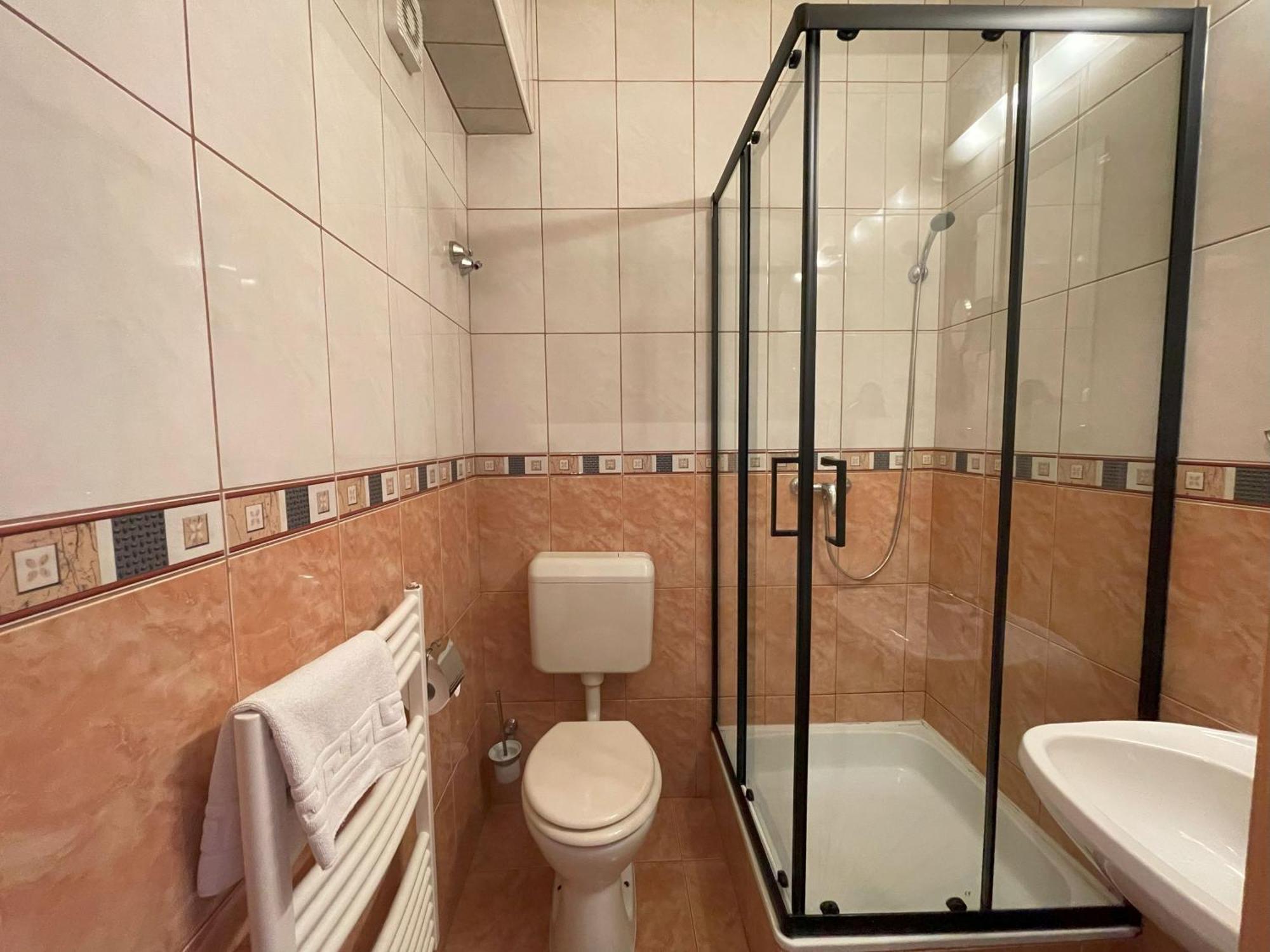 נג'קניז'ה Koenig Hotel מראה חיצוני תמונה