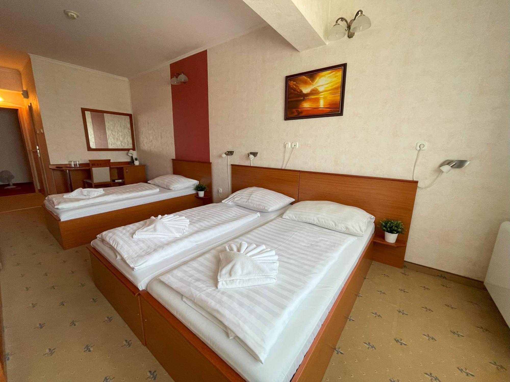 נג'קניז'ה Koenig Hotel מראה חיצוני תמונה